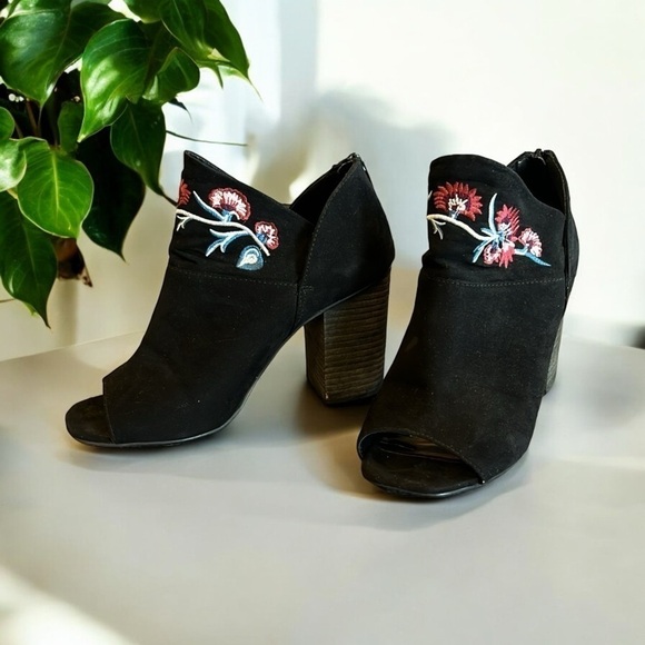 Carlos by Carlos Santana Talana Peep Toe Booties - Picture 2 of 6